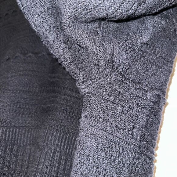 Hollister Men’s Solid Black Crew Cable Knit Sweater Size Large Gently Worn - Picture 4 of 12